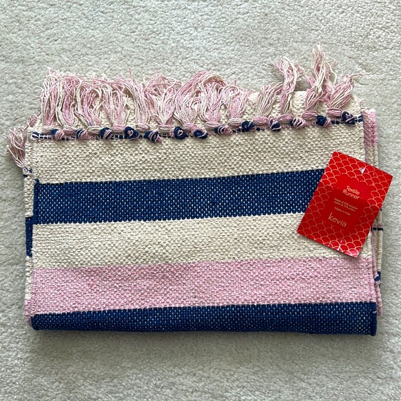 Kevia table or floor accent runner rug - Picture 4 of 6